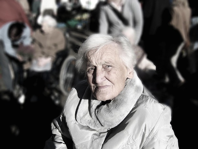 **”Silent Disco dla seniorów: Jak ożywić domy opieki i wydarzenia dla seniorów za pomocą słuchawek?”**
