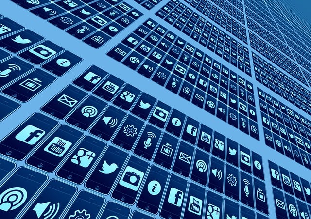 Networking w świecie wirtualnym: jak budować relacje zawodowe online? - 1 2025